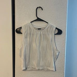 white textured crop top! (size large)